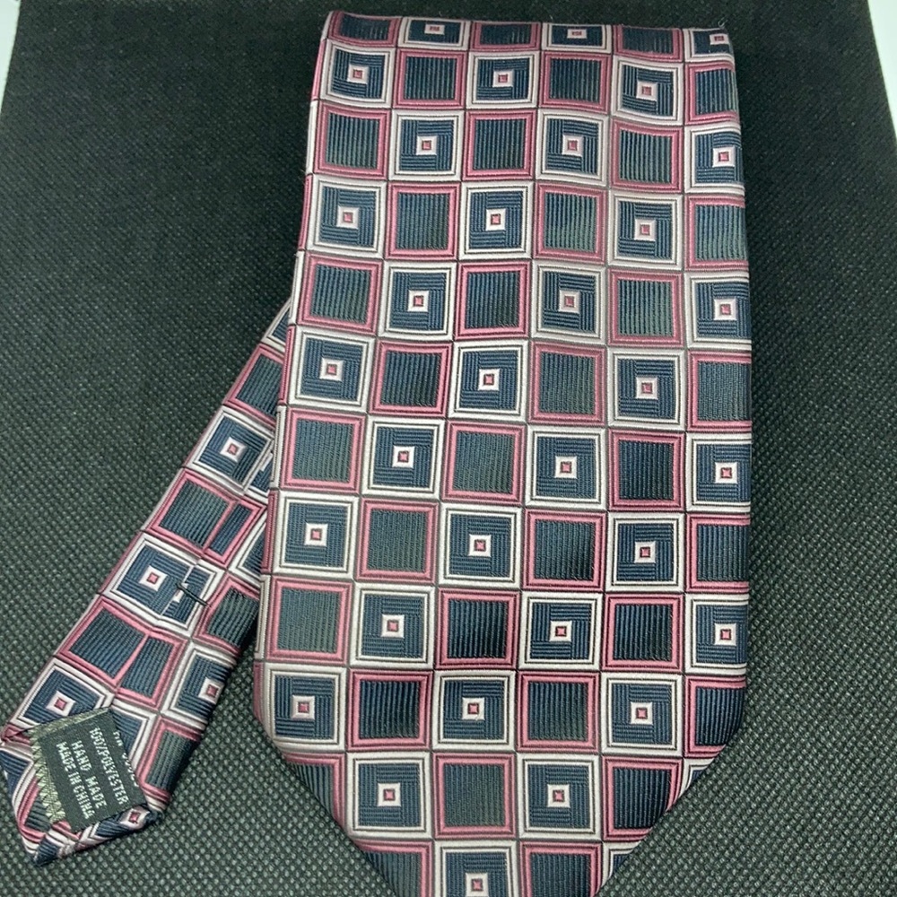 Haggar men’s tie.